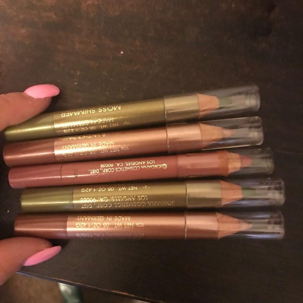 $10🌹 or 2 for $12. Eyeshadow pencils!